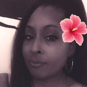 Meet your Posher, Raquel